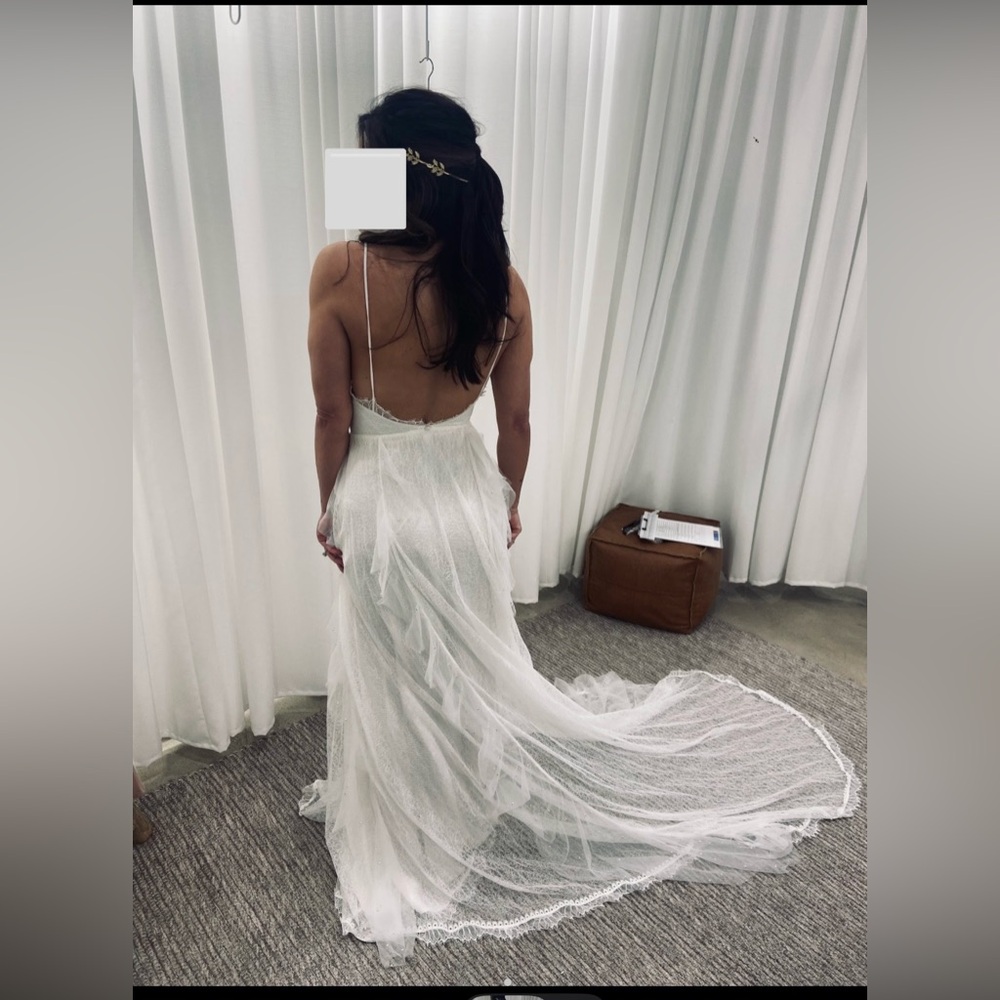 Iconic Grace Loves Lace Wedding Gown - Picture 2 of 13